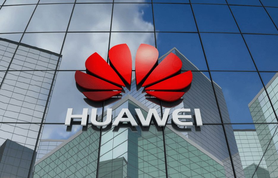 Logo da Huawei em fachada de edifício (crédito: Divulgação)