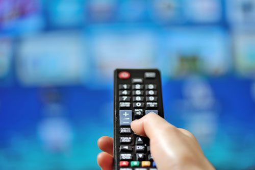 Anatel corrige números: base de TV paga encolhe pelo sexto mês seguido