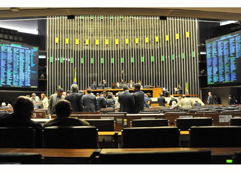 Câmara aprova MP que autoriza bancos estatais a comprar empresas de TI