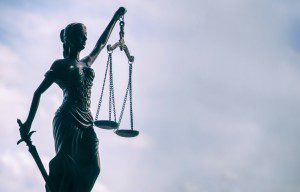 justiça-lei-norma-legislação-estátua-tribunal