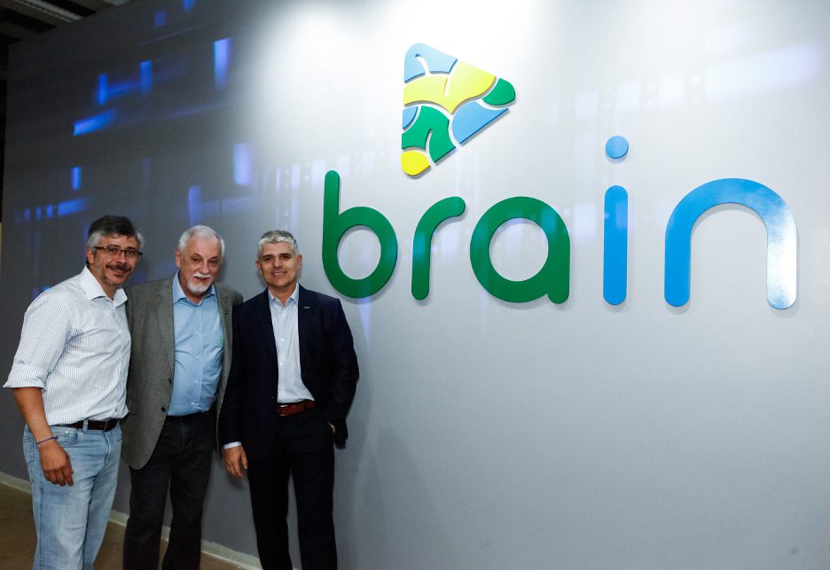 da esquerda para a direita: Jean Carlos Borges, presidente da Algar Telecom, Osvaldo Carrijo, disruptive salesman do Brain, e Luiz Alexandre Garcia, CEO do grupo Algar.