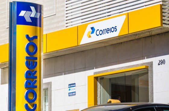 Correios e Azul criam empresa de logística que começa a operar em março