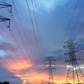 Foto de Pok Rie, via Pexels https://www.pexels.com/photo/cable-clouds-conductor-current-189524/