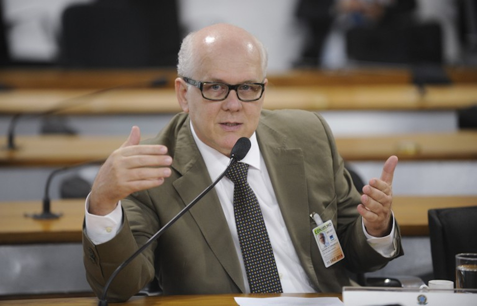 Backdoor, tema de estado, não de governo
