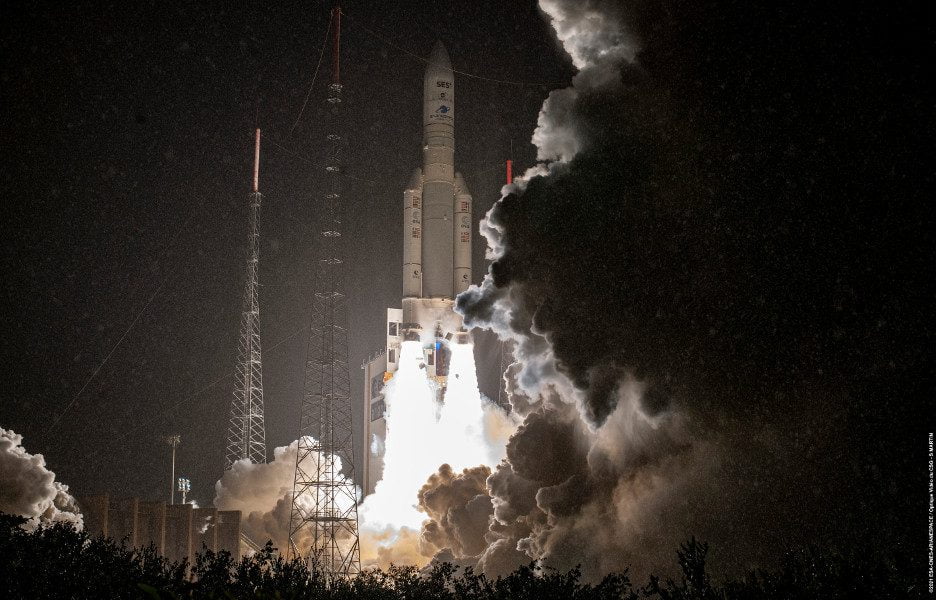 Foguete Ariane 5 levanta voo para colocar o satélite SES-17 em órbita (Divulgação)