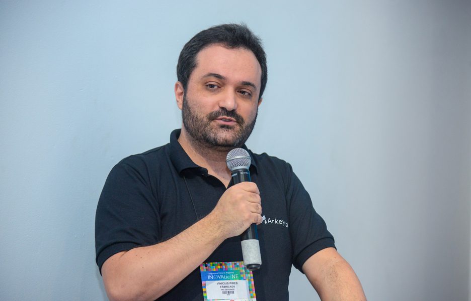 Post de Vinícius Carrion criticando PT e mencionando caso Banco Master