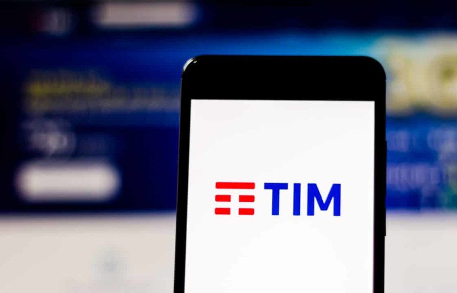 TIM italia e Open Fiber negociam fusão de redes de fibra óptica