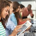 Santander oferece bolsas. Crédito-Freepik