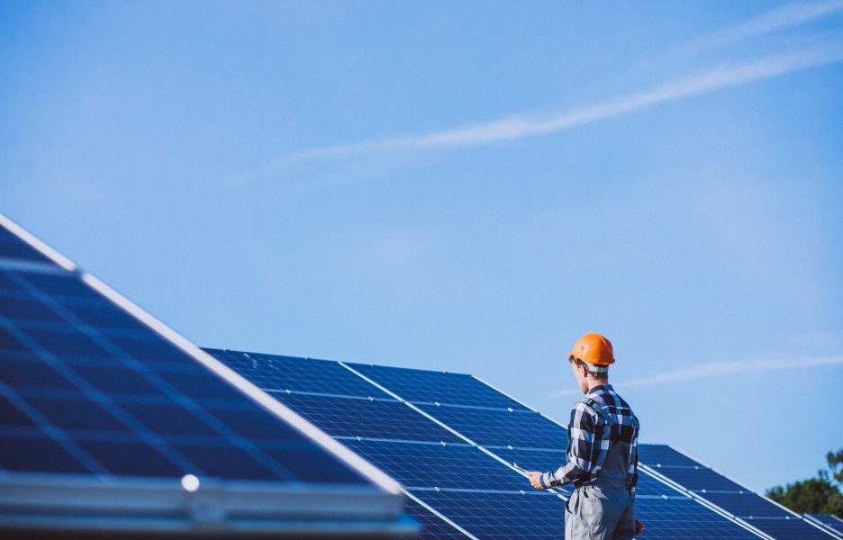 Decreto para fabricação local de paineis de energia solar. Crédito-Freepik