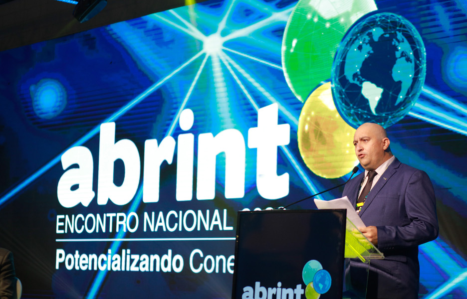 Mauricélio discursa na abertura do Encontro Nacional Abrint 2023