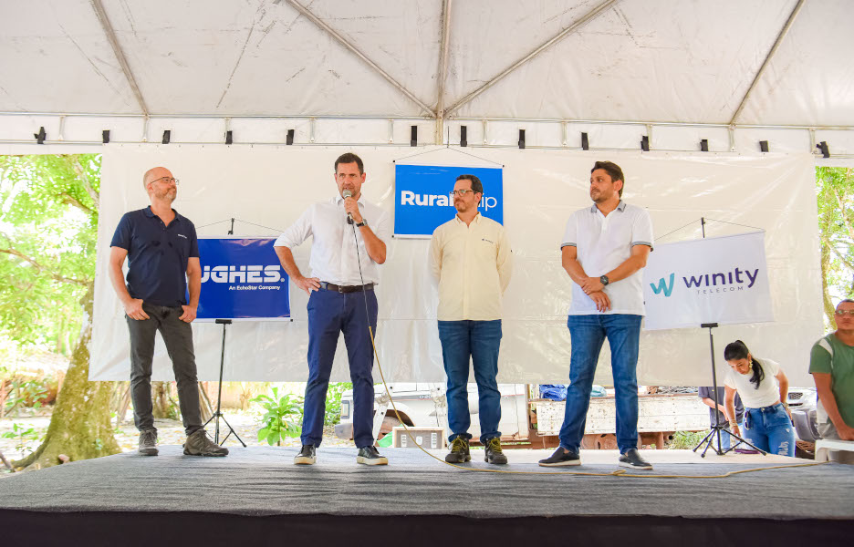 Executivos e ministro das Comunicações (à direita) no lançamento do RuralChip (crédito: Divulgação)