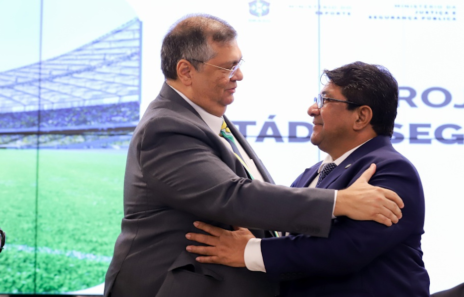 CBF e Ministério da Justiça assinam acordo para monitorar torcedores em estádios de futebol