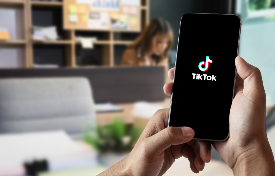TikTok é multado na Europa por violação de dados de crianças