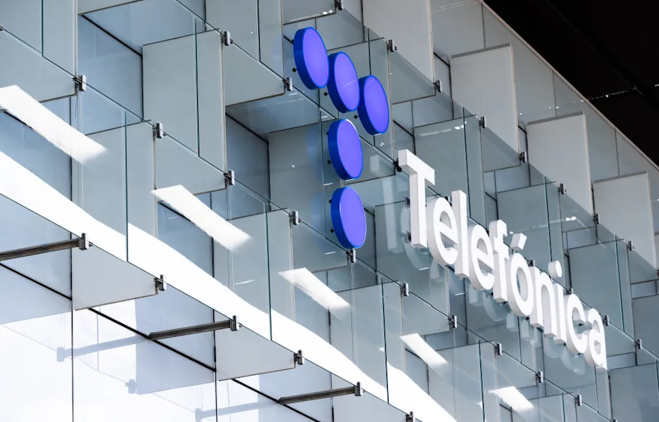 Governo da Espanha eleva participação na Telefónica para 5%
