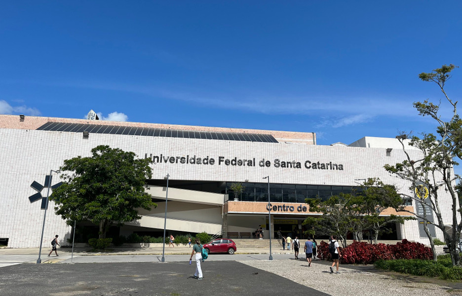 Prédio no Campus da UFSC (Foto de https://www.flickr.com/photos/utpl/)
