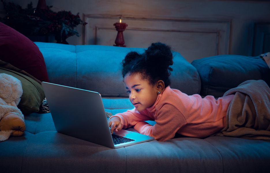 Reino Unido endurece medidas para proteger crianças na internet
