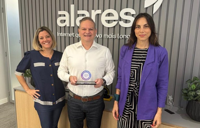 Alares leva conectividade para escolas públicas da cidade de Varginha, Minas Gerais e recebe Certificado do Instituto Escola Conectada