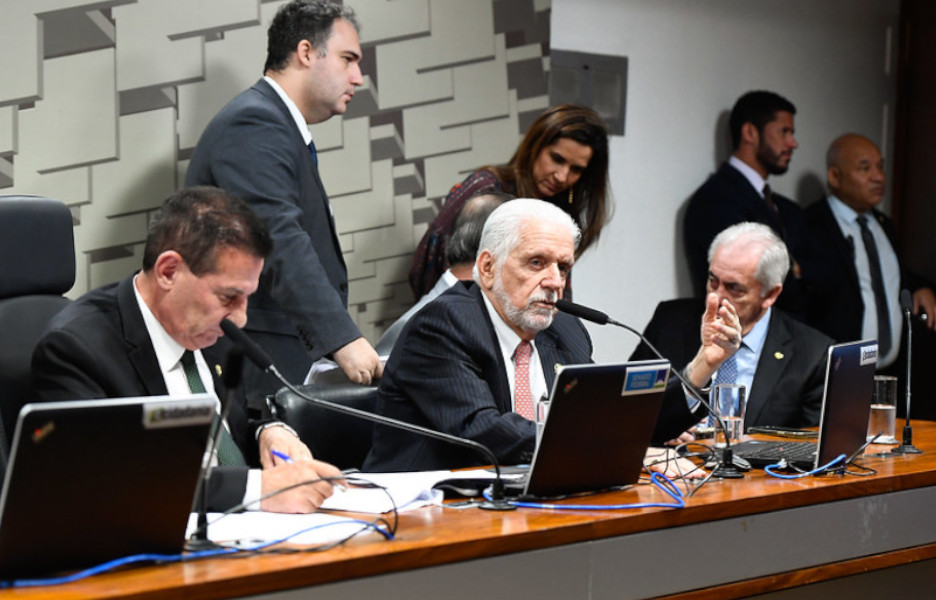 Ao centro, líder do governo no Senado Federal, senador Jaques Wagner (PT-BA) comenta atualização da Lei do Bem | Foto: Roque de Sá/Agência Senado