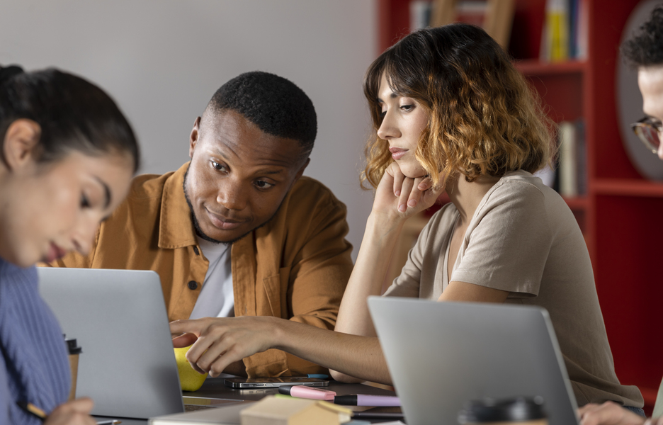 Claro abre 10 mil vagas gratuitas para formação de profissionais back-end