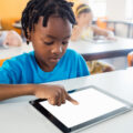 Anatel publica requisitos para telas interativas de uso educacional