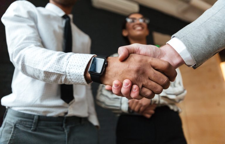 OIW firma parceria com ZTT para distribuição de cabos ópticos no Brasil