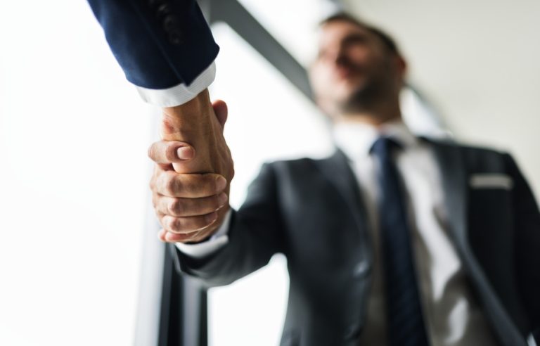 Master Internet firma parceria com a ZTE para expansão de rede