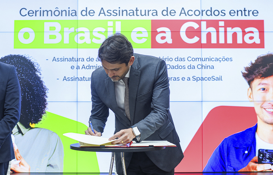 Ministro das Comunicações, Juscelino Filho, assina memorando entre pasta e NDA | Foto: MCom/Divulgação