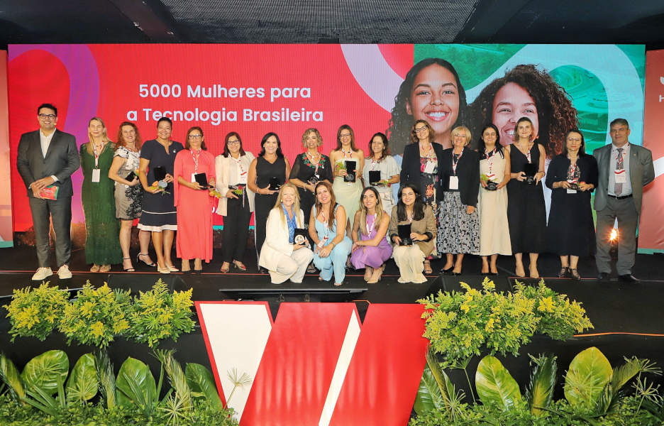 Huawei premia mulheres de tecnologia e lança programa com o MEC