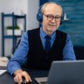 Profissionais com mais de 50 anos ganham espaço no telesserviço