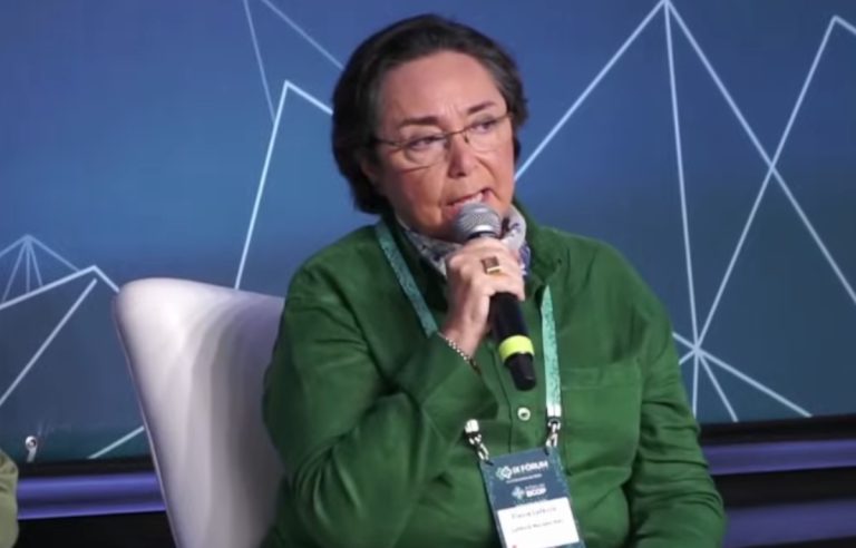 Flávia Lefèvre