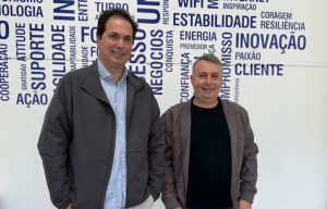 Foto Divulgação_fundador e CEO da TeiaH, Luciano Sperb Castagnino, e co-fundador e CEO da FB Net, Júnior Bohn