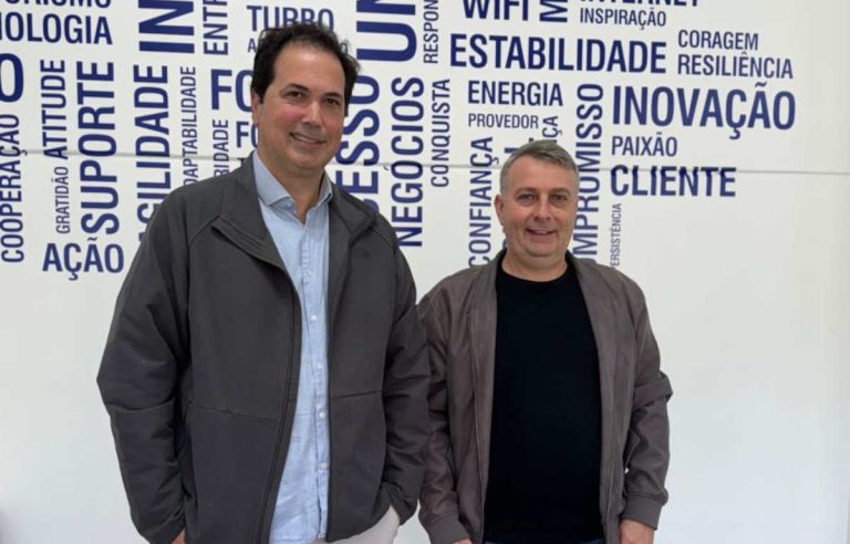 Foto Divulgação_fundador e CEO da TeiaH, Luciano Sperb Castagnino, e co-fundador e CEO da FB Net, Júnior Bohn