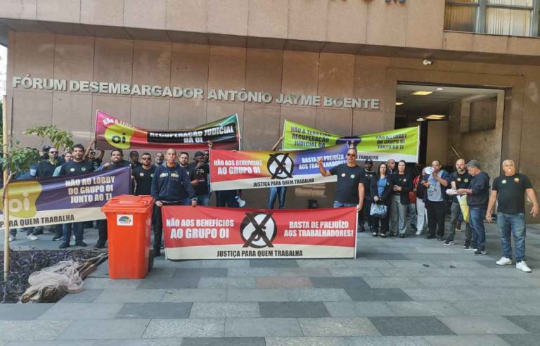 Protesto de ex-trabalhadores da Serede em frente ao TJ-RJ (8 de julho de 2025, arquivo pessoal) MP Oi