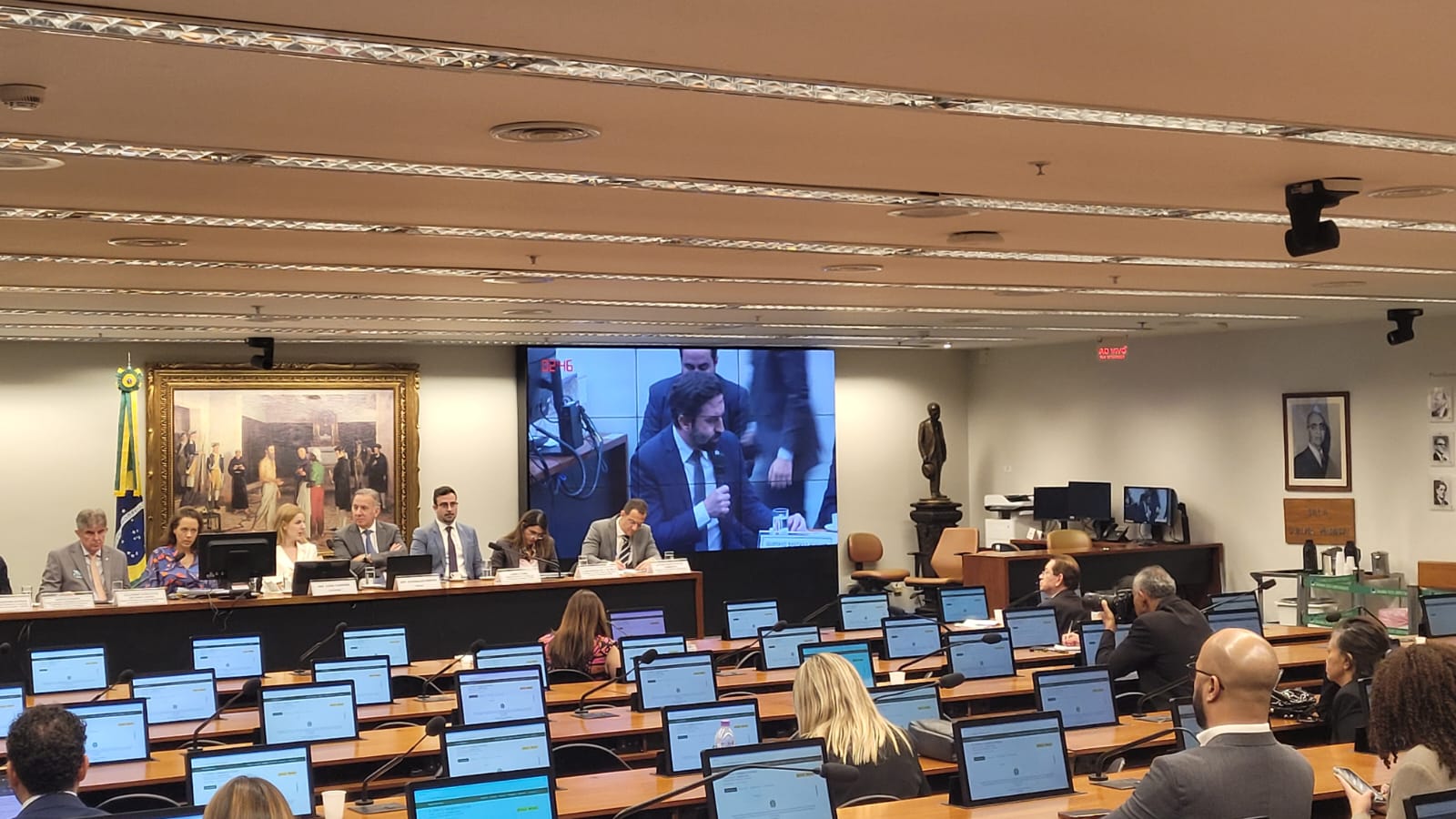 Audiência para discutir política nacional de inteligência artificial do governo em PBIA coloca em xeque disputas entre Anatel e ANPD