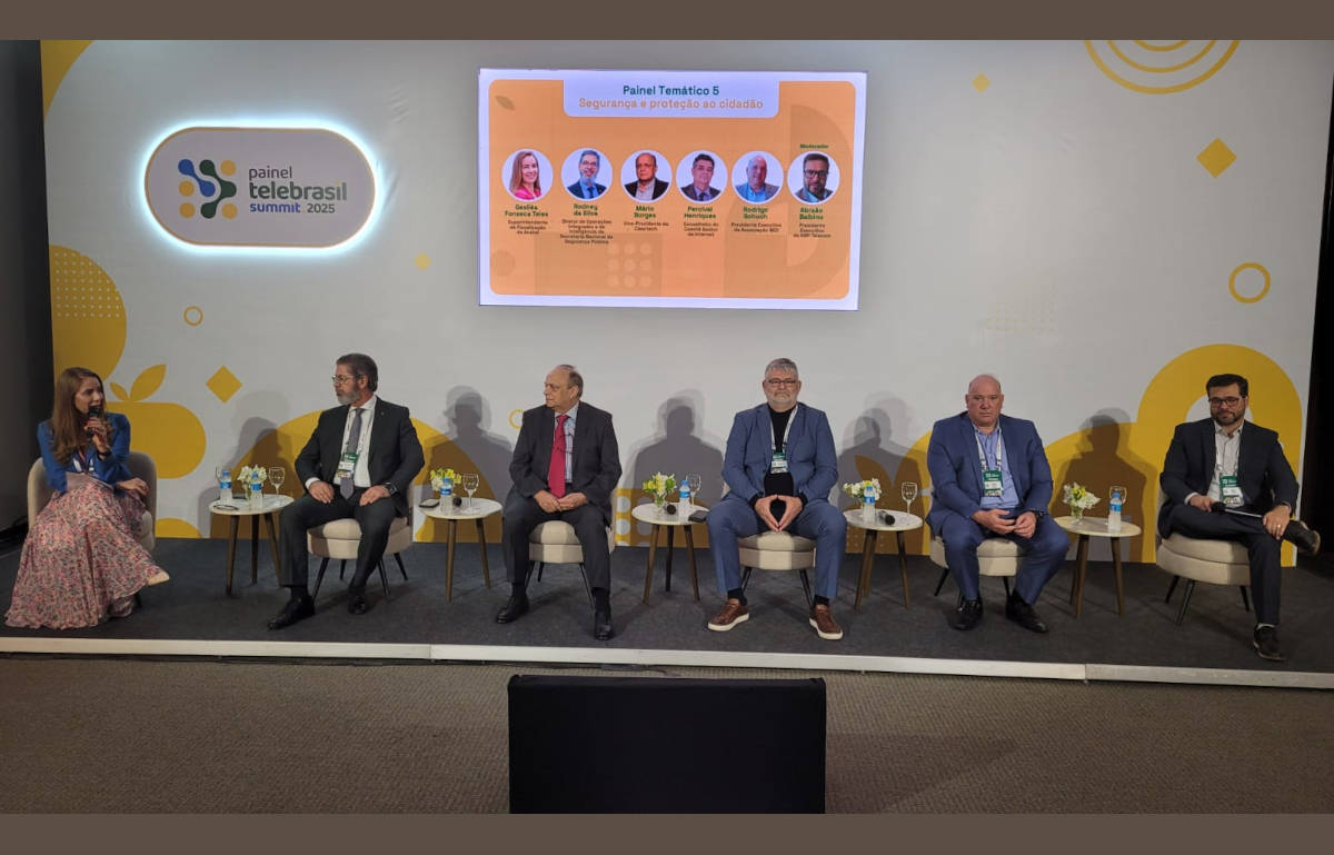 Foto: Painel discutiu pirataria e criminalidade; presentes no debate, Anatel e setor de telecomunicações/Crédito: Conexis