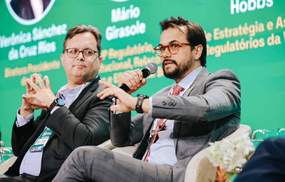 Ricardo Hobbs, VP de estratégia da Vivo (esq.) e Rafael Fortunato, da ANTT (dir.) (Divulgação Painel Telebrasil)