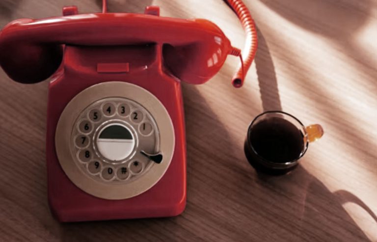 Anatel Telefone na mesa