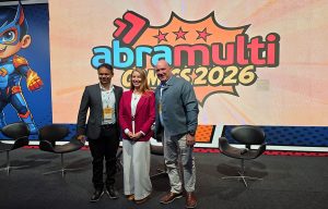 Gesiléia Teles, Renato Sales e Rodrigo Schuch no painel