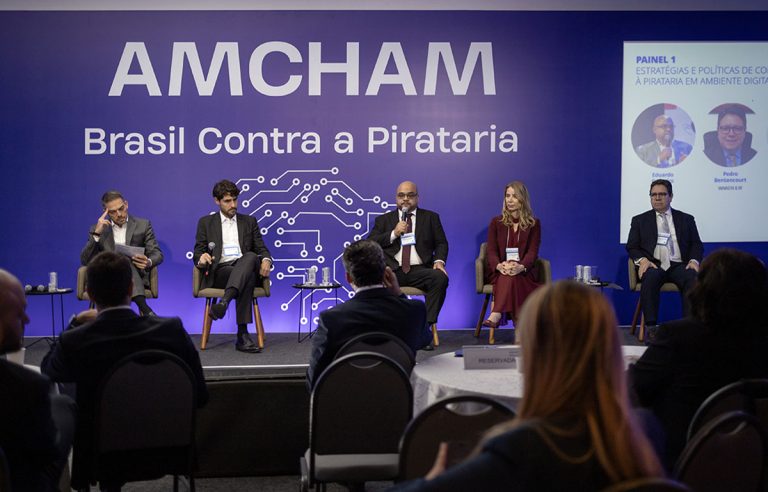 Pirataria AMCHAM