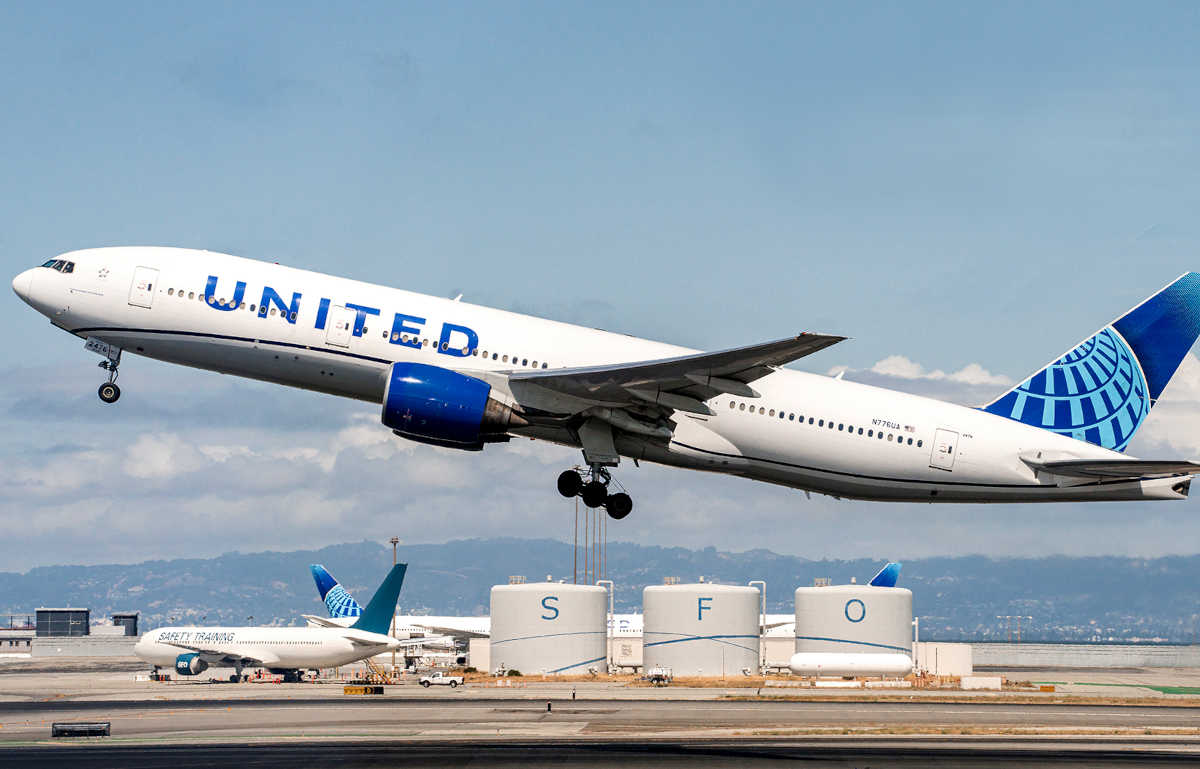 United inicia voos transatlânticos com Wi-Fi Starlink